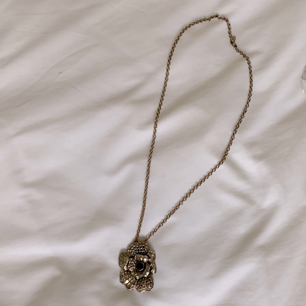 Portman’s gold necklace